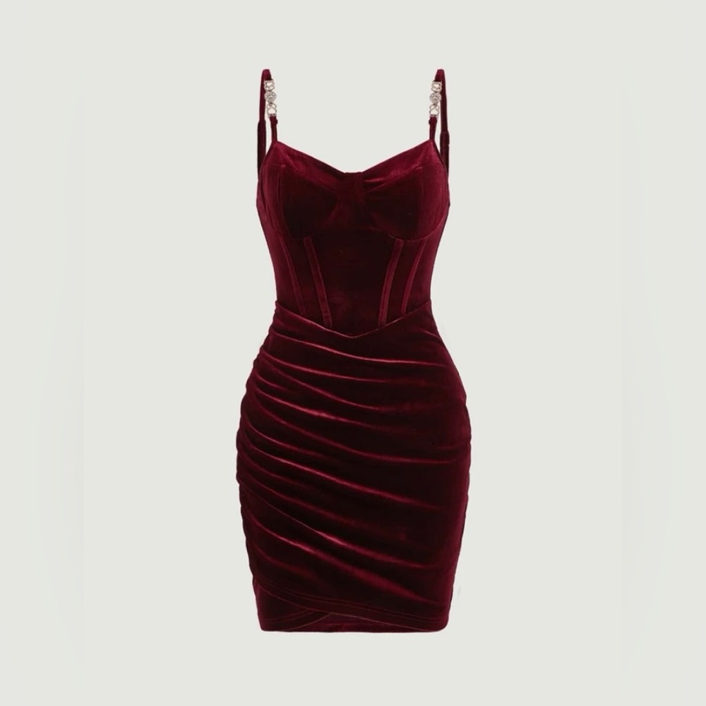 Velvet wine color dress. It has a 5 hour use.